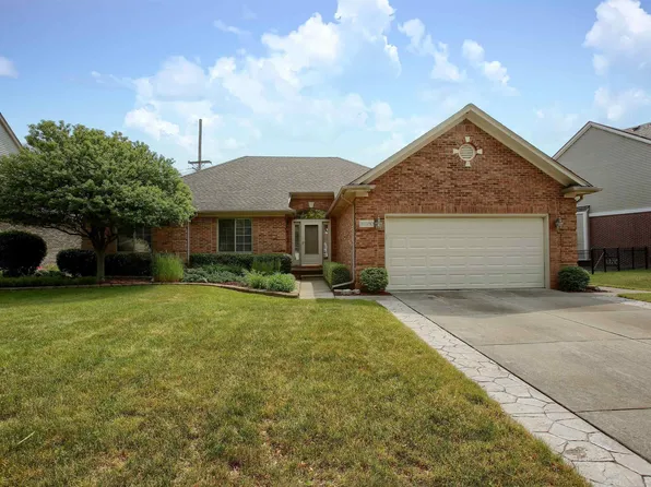 39350 Canterbury Dr, Harrison Township, MI 48045