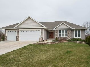 270 Harmon Cir, Belleville, WI 53508