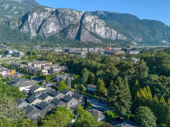 1089 Wilson Cres #4, Squamish, BC V8B 0M4