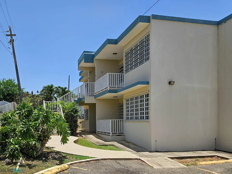 493 Calle Villa Garcia #8
