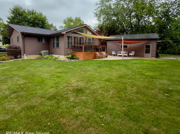 4 Pitre Ct, Essexville, MI 48732