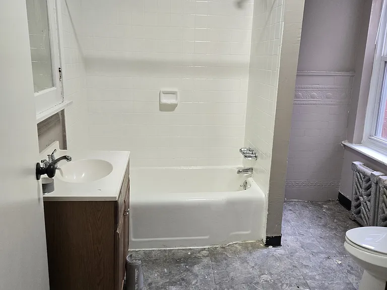 1306 W Hunting Park Ave — Photo 10