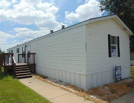 1st image of 1045 S 75th St