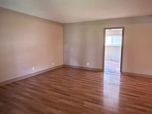 5th image of 1106 S River St