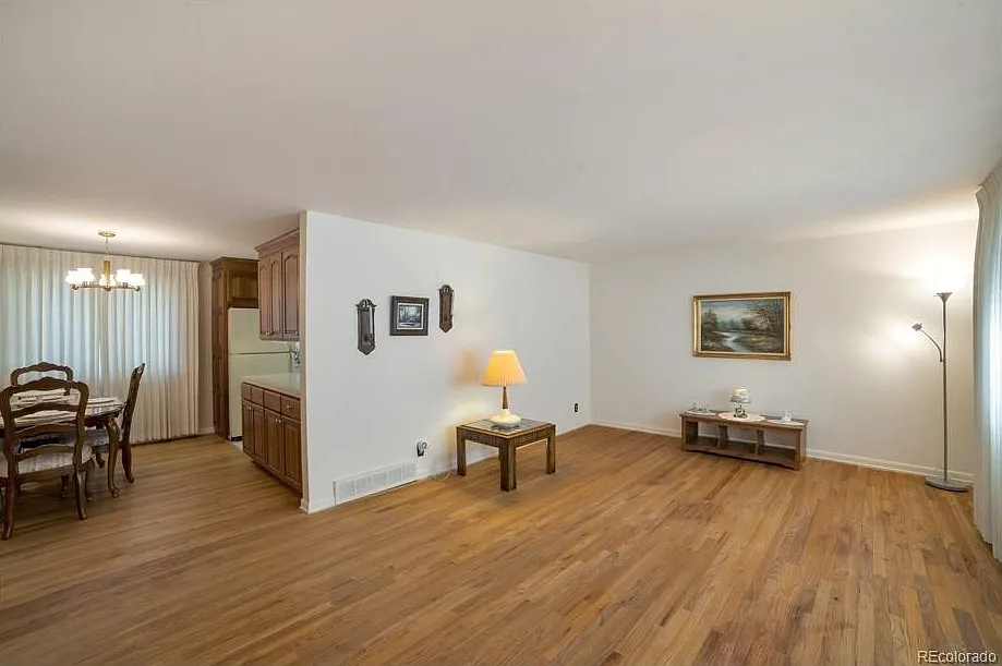 4 bed, 2028 sqft, $2,895 — Photo 2