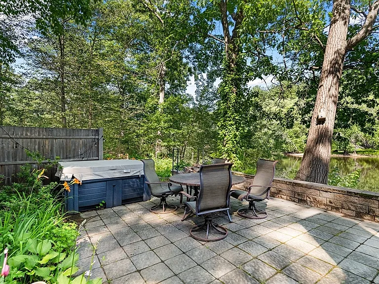 40 Elsie Ave #40 — Photo 4