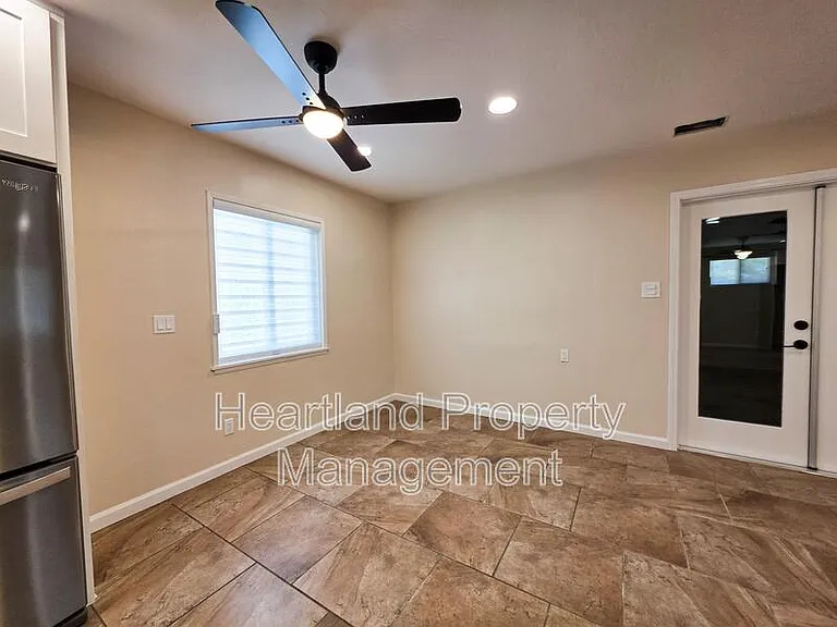 640 Claydelle Ave — Photo 6