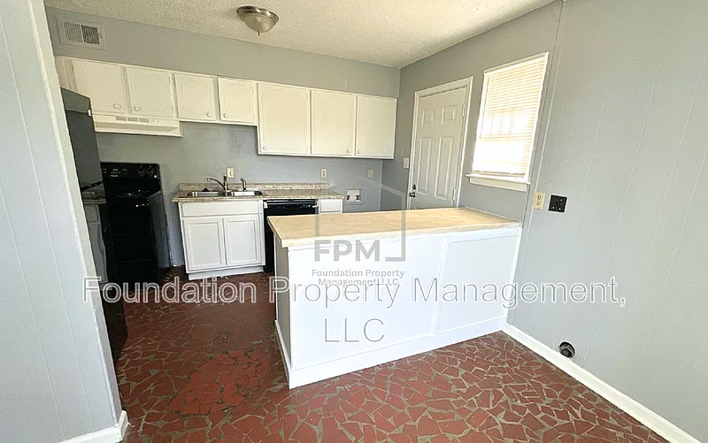 2 bed, 1.5 bath, 1017 sqft, $1,050 — Photo 3