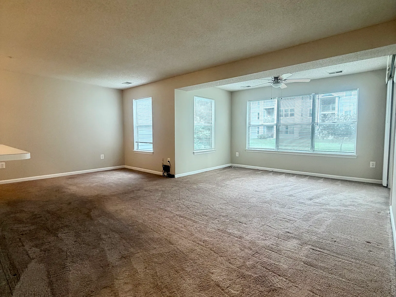 2 bed, 938 sqft, $2,000 — Photo 2