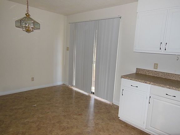 4th image of 110 Maplewood Ct #B