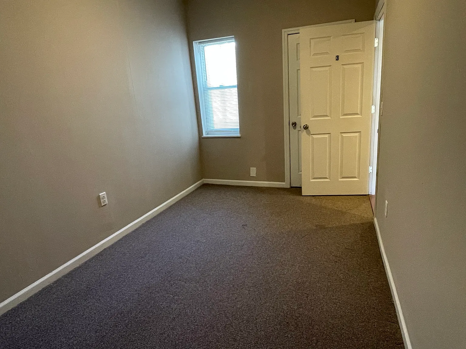 4 bed, 1100 sqft, $2,500 — Photo 2