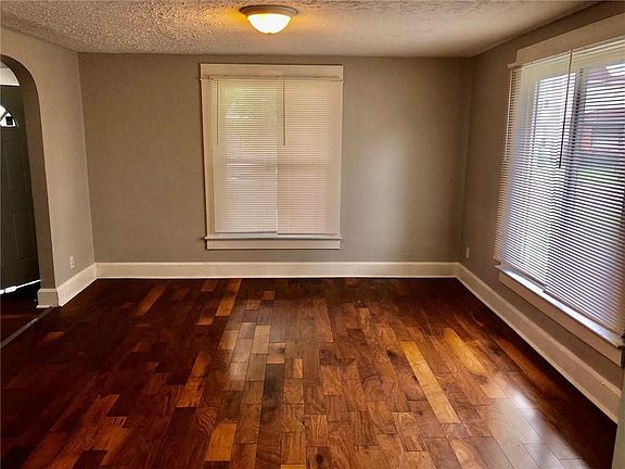 5th image of 3132 Graceland Ave