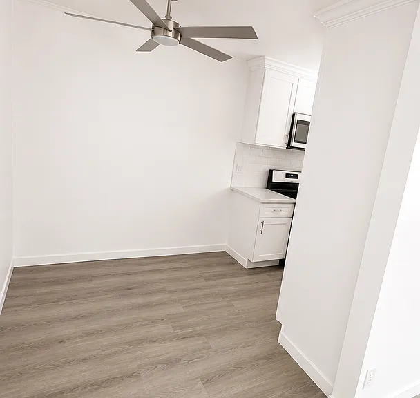 Sepulveda Apartments — Photo 22