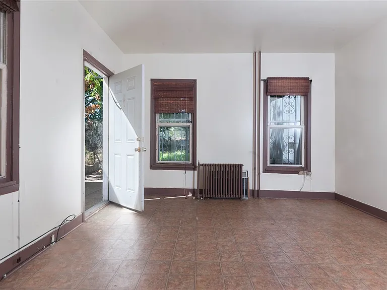 492 Linwood St #3 — Photo 2