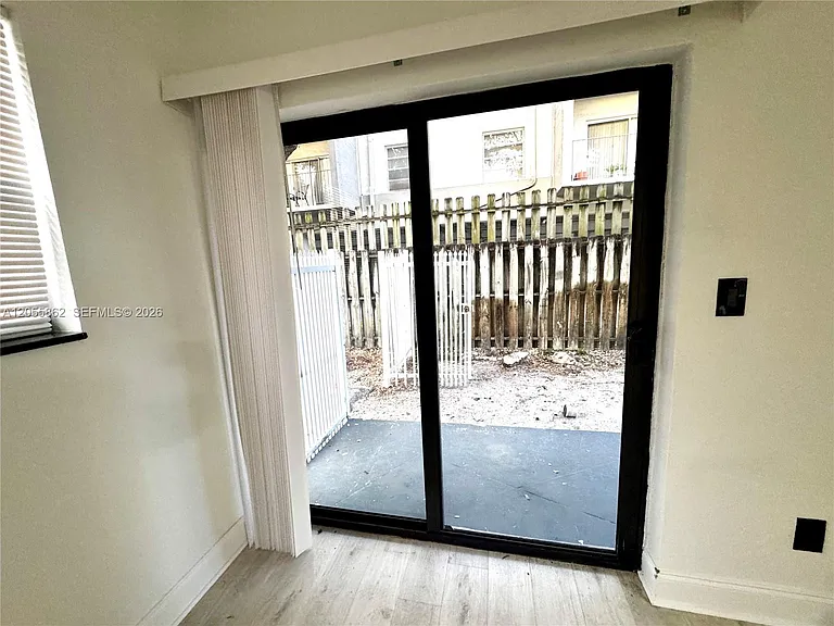 1525 NE 135th St #4 — Photo 7