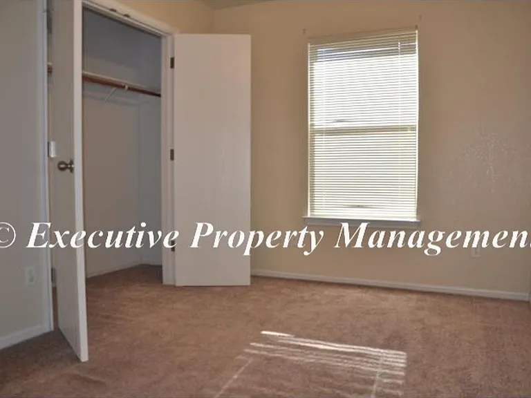 208 Janelle Dr — Photo 42