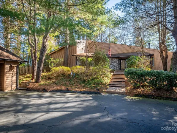 215 Mimosa Hills Dr, Morganton, NC 28655