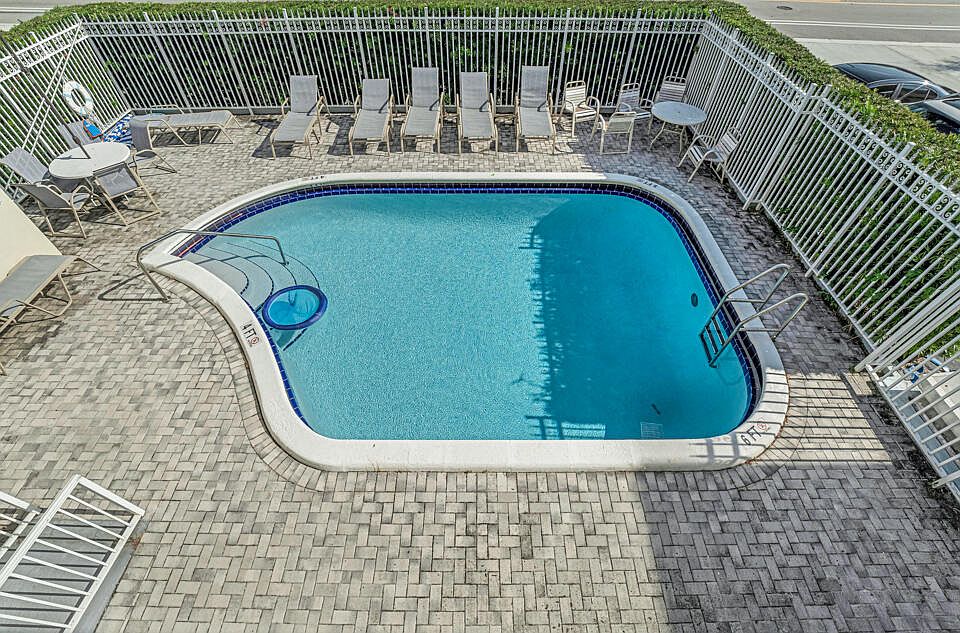 2nd image of 3915 S Flagler Dr APT 208