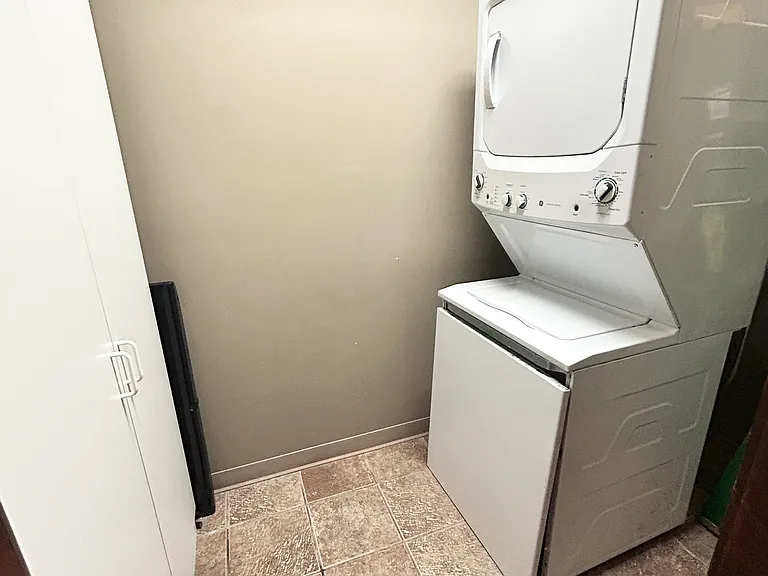 211 W 2nd St #208 — Photo 8