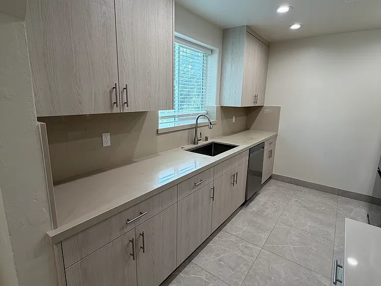 1090 E Verdugo Ave — Photo 8