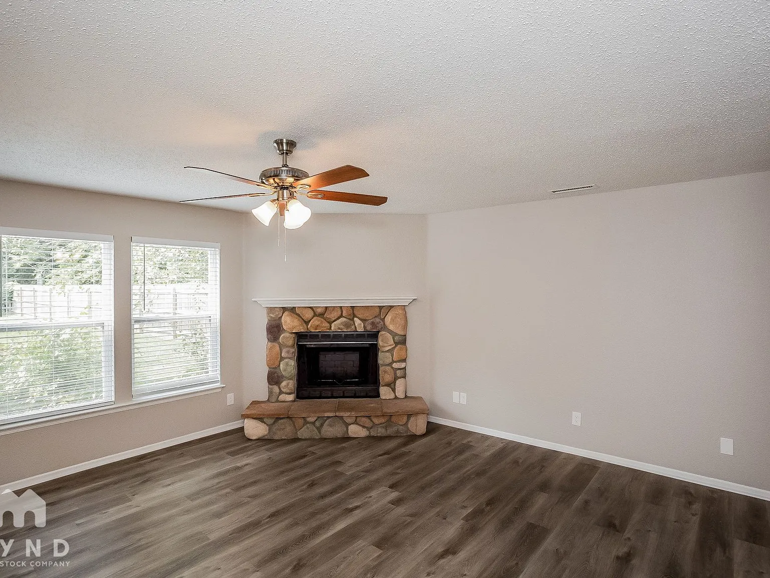 3 bed, 2.5 bath, 1997 sqft, $2,129 — Photo 3