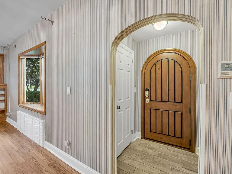 384 Owen Ave — Photo 3