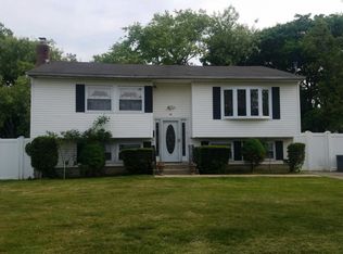 36 Maple Rd, Amityville, NY 11701
