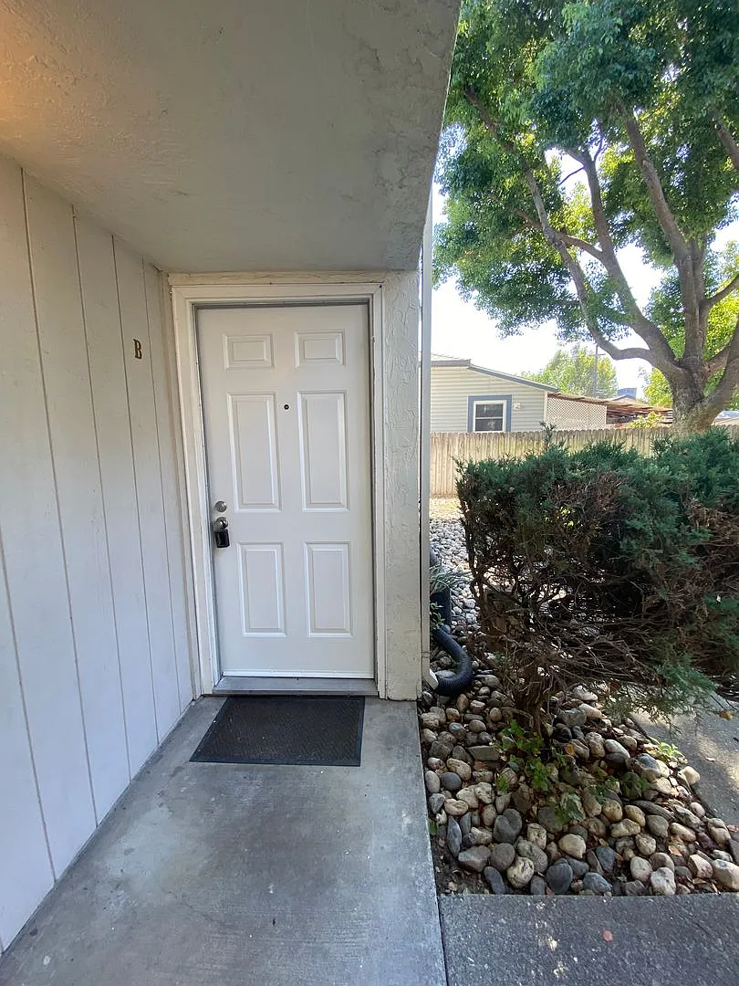 512 Elizabeth Street — Photo 3