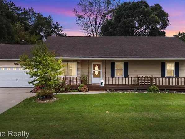 500 Clearwater Dr, Perry, MI 48872