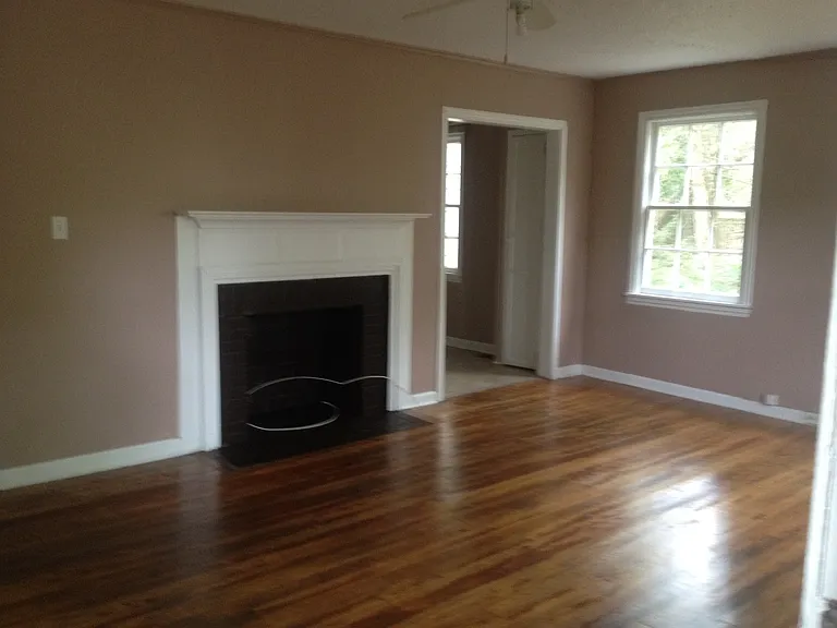 27 Stuart Dr — Photo 2