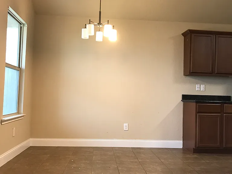 2127 Meadow View Dr — Photo 7