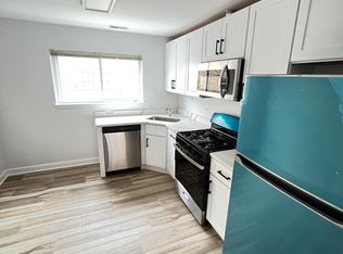 8860 N Root St APT 5, Niles, IL 60714