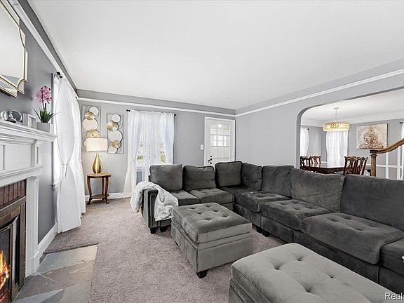 5th image of 16880 Fielding St