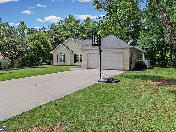 2nd image of 120 Hemlock Dr