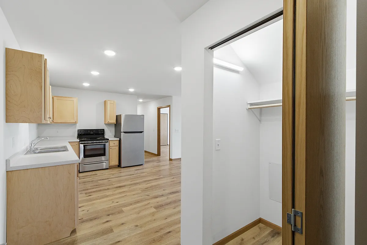 Building Photo - 1542 Greenfield St #1104