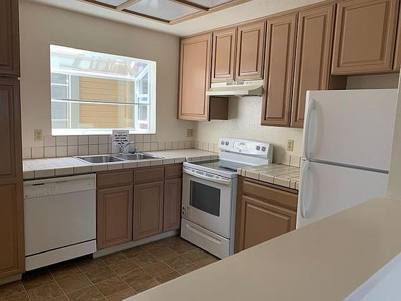 2nd image of 639 Abbot Ave #639