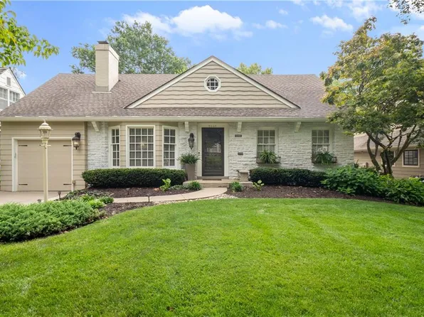 5441 Chadwick Rd, Fairway, KS 66205