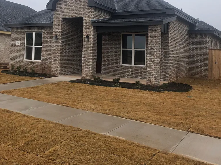 1742 Sina Ave — Photo 1
