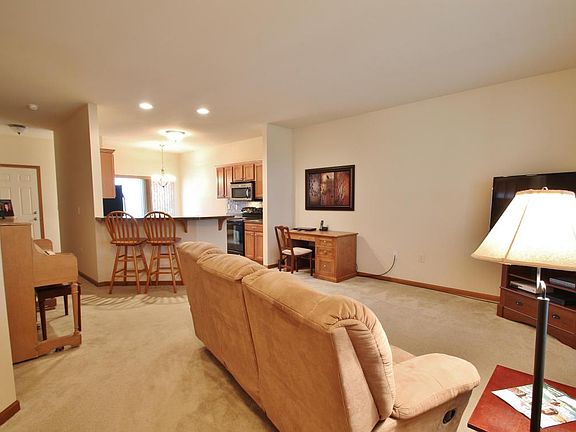 4th image of 612 Hunter Oaks Blvd