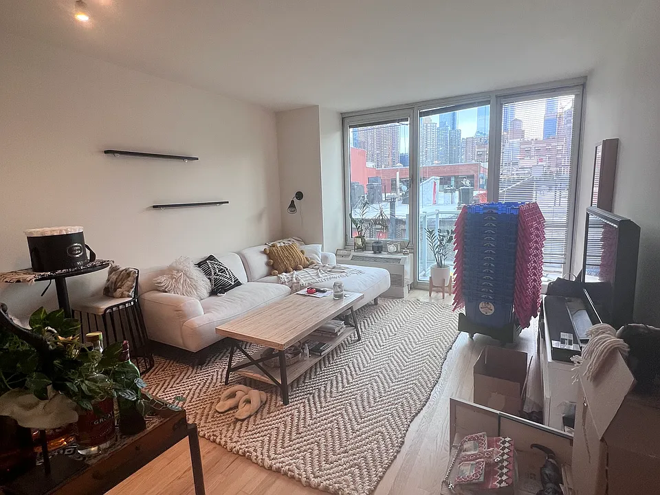 540 W 50th St #5A