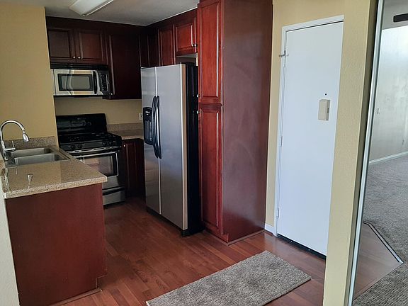 5th image of 5540 Owensmouth Ave APT 302
