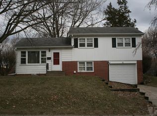 208 E 17th St Pl N, Newton, IA 50208