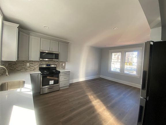 5th image of 469 Clifton Ave
