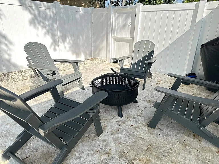 1723 Stanford Ln — Photo 33