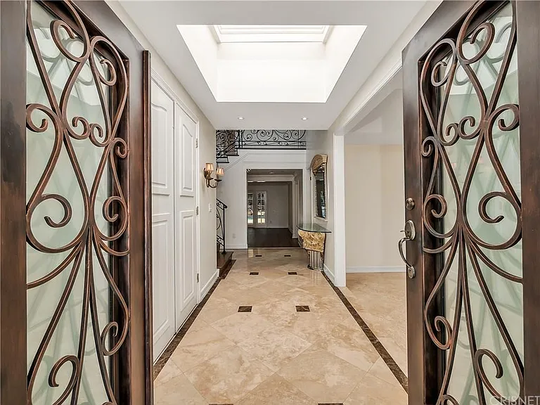 16545 Park Lane Cir — Photo 6