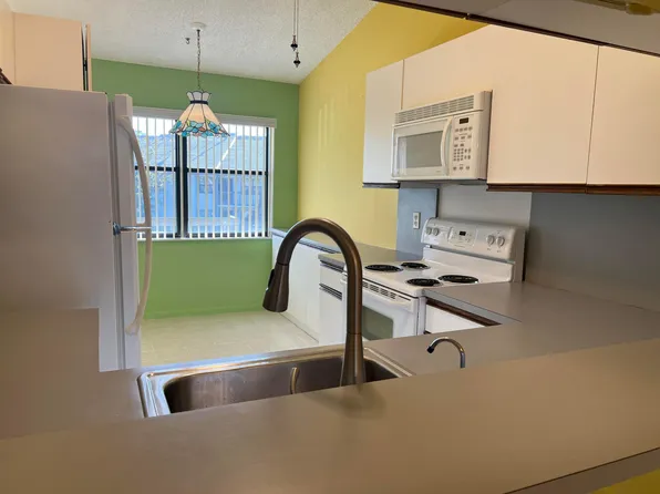 7649 Tahiti Lane #202, Lake Worth, FL 33467
