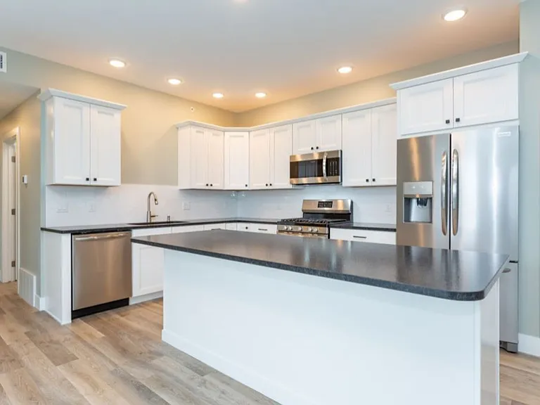 The Tides 1510 Veterans Dr — Photo 4