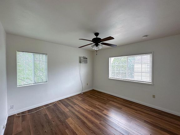 3rd image of 909 S Olive Ave #1/2
