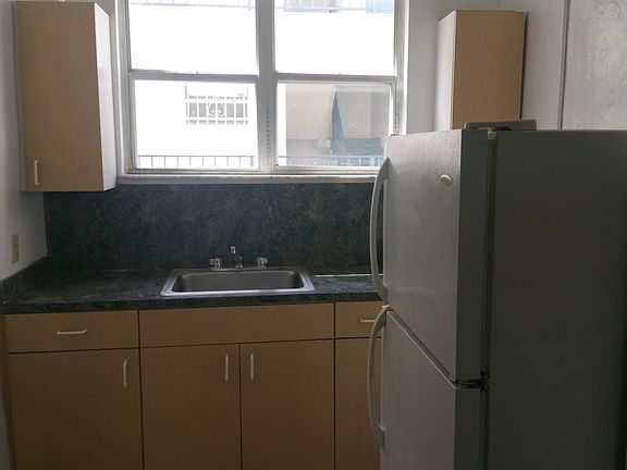4th image of 1006 8th St #15