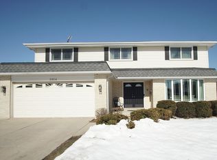 1914 E Canterbury Dr, Arlington Heights, IL